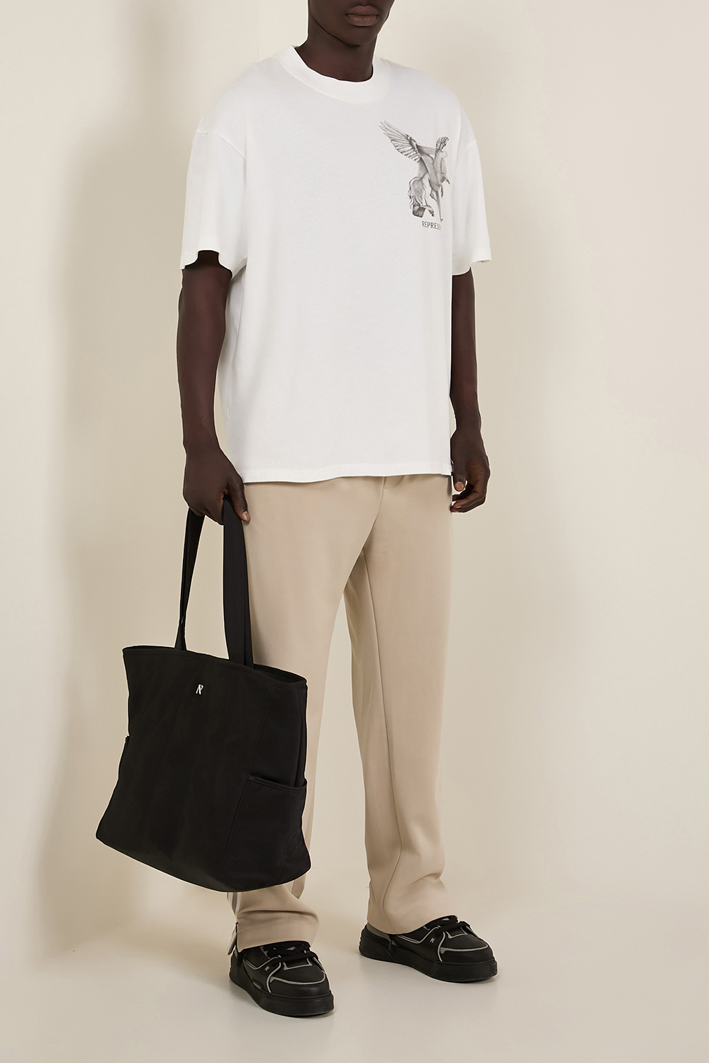 חולצת טי אוברסייז עם הדפס בגב